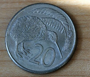 1981 New Zealand 20 Cents Kiwi Bird - Picture 1 of 2