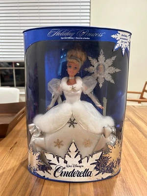 2004 年芭比娃娃灰姑娘假日公主 — 第 1/4 张图片