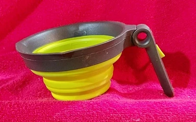 Collapsible Silicone Measuring Cup 1/4 to 2 cups. graduated by 1/3's - Image 1 of 4