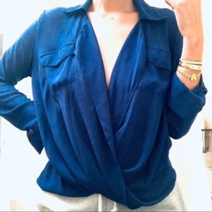 TOBI Midnight Blue Crisscross Front Hi-Low Blouse - Bild 1 von 1