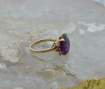 10K Yellow Gold Round Synthetic Alexandrite Ring 14mm round Size 7 Circa 1980 - Image 1 of 4