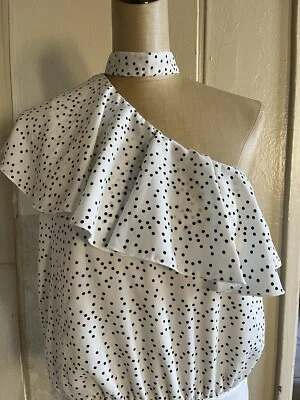 Forever 21 衬衫白色和黑色圆点单肩尺寸“S”无袖聚乙烯 — 第 1/4 张图片