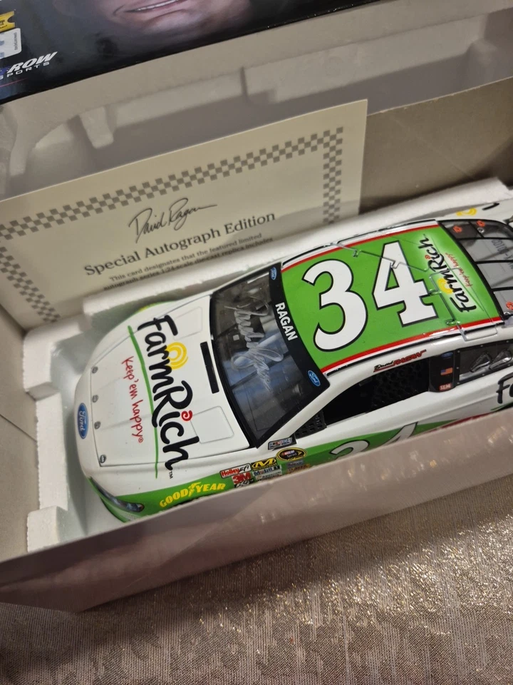 David Ragan Nascar 2014 Lionel Racing Car #34 Farm Rich Ford 1:24 Signed NEW - Image 1 of 4