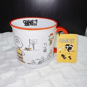 2025 Peanuts 75 Jahre Charlie Brown durch die Jahre 21 Unzen Becher NEU - Bild 1 von 7