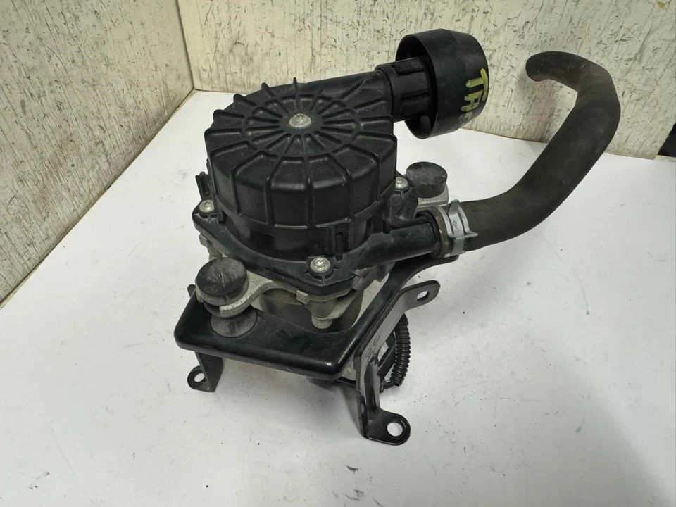 Bomba de inyección de aire smog 10-13 LEXUS GX460 - 17610-0C040 Foto 1 de 1