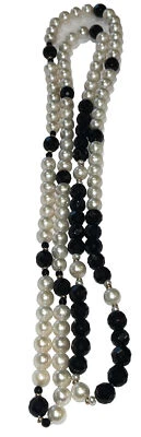 48 In Strand Matched 9mm Natural Pearls With Black Spinel & Gold Bead - Image 1 of 4