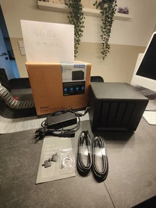 ⏩Synology DS918+ 4Bay NAS Gehäuse⏪ - Schwarz, 8GB RAM, ohne HDD, 2x 480gb Cache - Bild 1 von 9