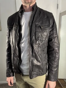 Cole Haan schwarze Leder-Motorradjacke für Herren Large neu ohne Etikett - Bild 1 von 7
