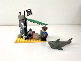 Vintage Lego System Set 1492 Battle Cove 100% Complete With Minifigure And Shark
