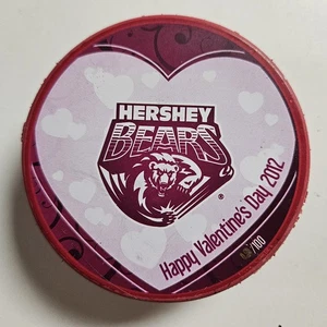 HERSHEY BEARS Happy Valentines Day 2012 Hockey Puck AHL Red Holiday Limited - Bild 1 von 2