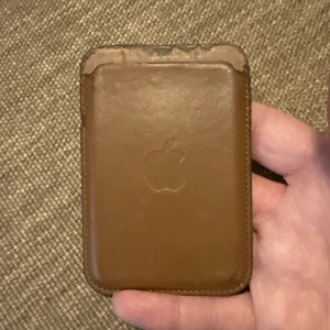 Apple iPhone Leather Wallet with MagSafe - Golden Brown - Photo 1 sur 3