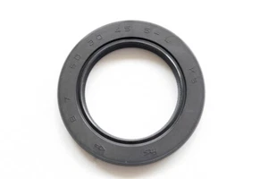 931023028400 - PARAOLIO LATO VARIATORE 30X45X5 ORIGINALE X-MAX 250/MAJESTY 250 - Picture 1 of 1