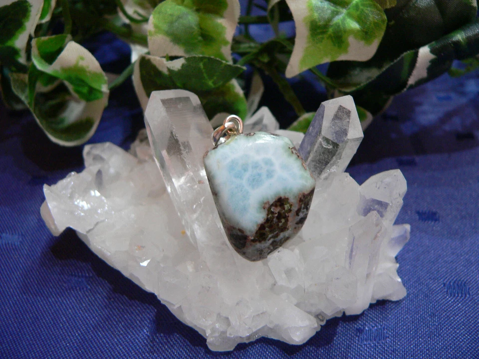 Larimar,Silber  Farbene Öse Edelstein Anhänger 2,5x1,8cm,6,1Gramm - Bild 1 von 1