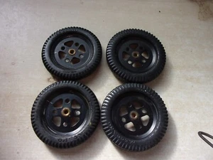 Meccano 4 x Black Rubber Tyres Mounted On 2" Black Pulleys - Part 142a & 20a - Picture 1 of 2