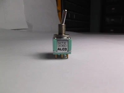 INTERRUPTOR DE PALANCA MTE306D Foto 1 de 3