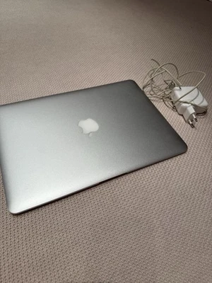 MacBook Air 13" 2017, Version 12.6.2, 120GB - Bild 1 von 4