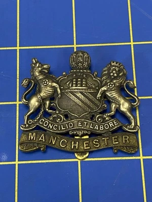 Insignia original de gorra del regimiento de Manchester del ejército británico de la Primera Guerra Mundial Foto 1 de 4