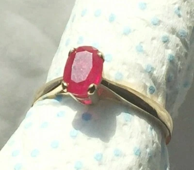 9 Carat Gold Hallmarked 6 x 4 Oval Lab Created Ruby Ring - Image 1 of 4