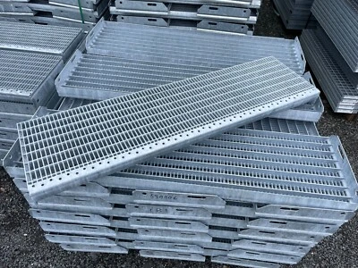 GITTERROSTSTUFE TREPPENSTUFE STUFE GARTENTREPPE TREPPE 33x11 GLTS FEUERVERZINKT - Bild 1 von 4