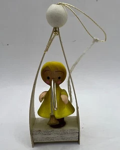 Adorno vintage Kurt Adler madera pintado a mano niña tocando cuerno JAPÓN - Imagen 1 de 7