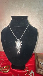Vintage Avon Antique Style Clock Pin Brooch Pendant - Picture 1 of 4
