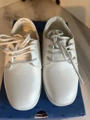 Boys White First Wedding Or Communion shoes size 4 boys I-382 - Image 1 of 4