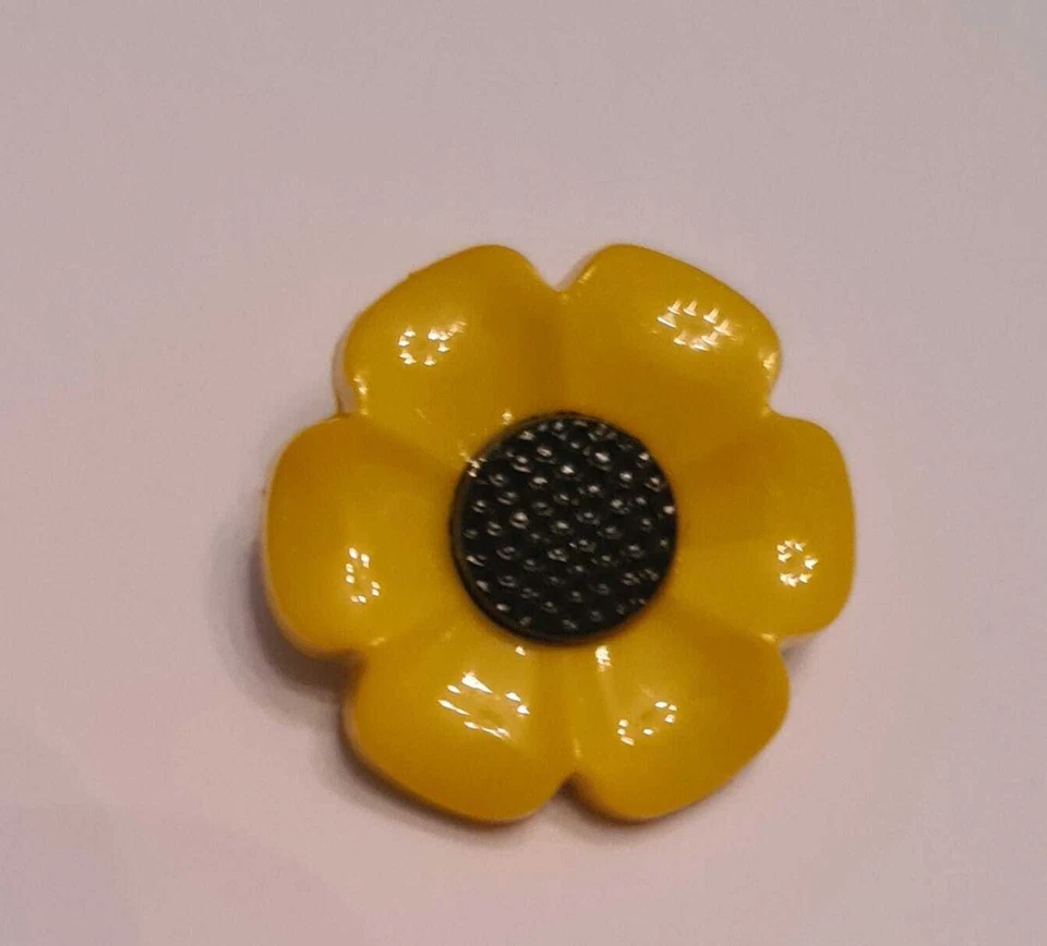 Yellow Sunflower Shank Flower Buttons 18mm, 21mm, 40mm Crafts Knit clothes - Image 1 of 1