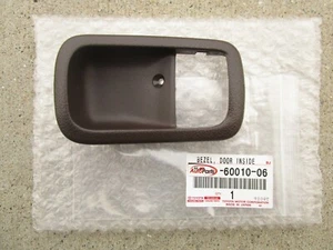 91-95 TOYOTA LAND CRUISER FJ80 FZJ80 REAR RIGHT DOOR HANDLE BEZEL TRIM SABLE NEW - Picture 1 of 4