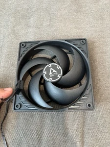 2 Units - Arctic P12PWM P12 Series 120mm Case Fan Quite Black 4 Pin 12V - Afbeelding 1 van 3