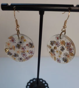 Resin And Wood Flower Earrings With Glod Leafs - Picture 1 of 3