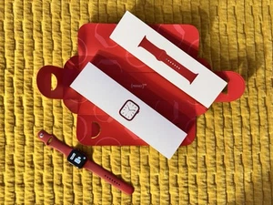 Apple Watch Series 7 45mm (PRODUCT) Red Aluminum+Sport Band GPS+Cellular - Photo 1 sur 1