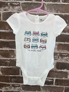 NWT BABY GAP BABY GIRLS 12-18 MONTHS ONE PIECE BODYSUIT MY VACATION SHADES CATS - Picture 1 of 3