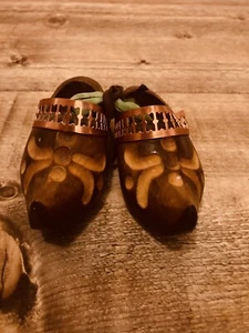 1 Pair of miniature wooden clogs / shoes / sandals - Picture 1 of 4