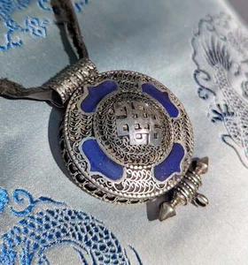 Magnifique Tibet. Amulette Gau, Ghau En Népal, Endloser Nœud Pour sans Fin Amour - Bild 1 von 3