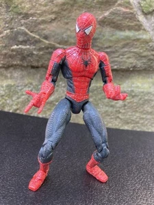 Figura de colección de la película ToyBiz Spider-Man 2002 súper posable 6" Marvel PIERNAS SUELTAS - Imagen 1 de 5