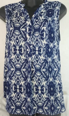 Blusa Collective Concepts para mujer talla mediana sin mangas azul marfil cuello en V Foto 1 de 4