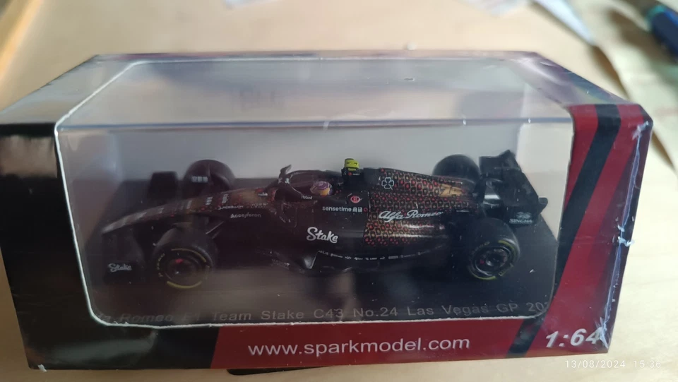 1/64 Alfa Romeo F1 Team Stake C43 N°24 Zhou Guanyu Las Vegas'23 SPARKY Y358 - Immagine 1 di 1