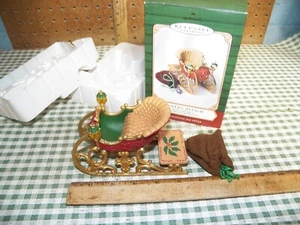 2001 HALLMARK RECUERDO ORNAMENTO "Sleigh de Santa" con caja - Imagen 1 de 6