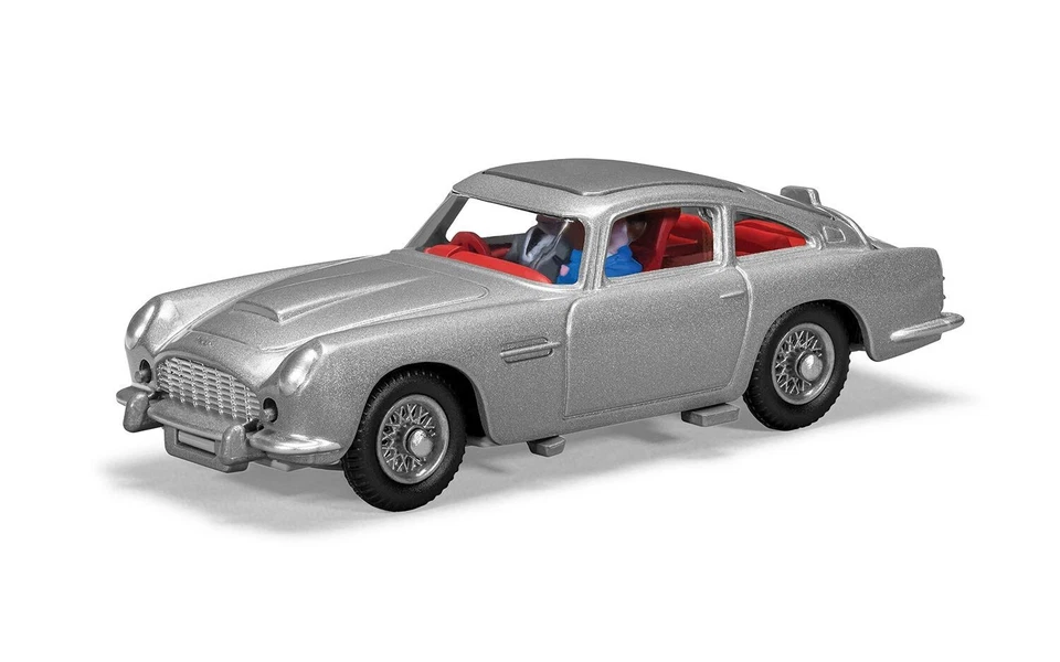 CORGI RT26101S ASTON MARTIN DB5 GOLDFINGER JAMES BOND 007 SILVER MODEL CAR - Image 1 of 2
