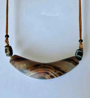 6th C. BC Tamil / South Asian Horn shape natural threads agate DZI  bead pendant - Image 1 of 4