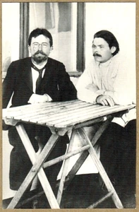 Russian postcard Writers ANTON CHEKHOV & MAXIM GORKY in Yalta in 1900 - Foto 1 di 2
