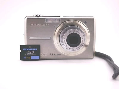 Olympus FE-220D Digitalkamera 7.1 MP Vintage Kompakte Digitalkamera in silber - Bild 1 von 4