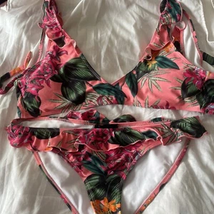 HERMOSO CONJUNTO DE BIKINI MISSGUIDED UK 14 - Imagen 1 de 8