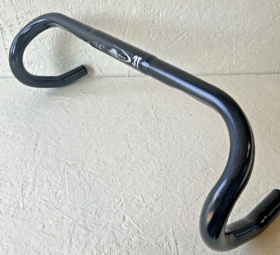 3T ПЕРЕКЛАДИНЫ 44 СМ C ДО C ЗАЖИМ 26 ММ 350 ГРАММ АНАТОМИЧЕСКИЙ И ЖЕЛОБЧАТЫЙ - Изображение 1 из 4