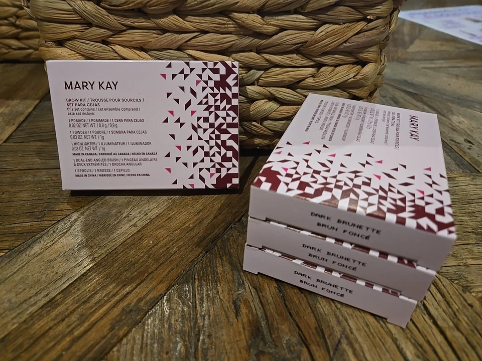 Kit de cejas Mary Kay DARK BRUNETTE incluye pomada, polvo e iluminador nuevo en caja Foto 1 de 1