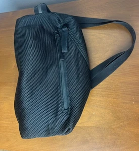Lululemon Fast Track Bag Black Convertible Rucksack Sling Bag - Bild 1 von 9
