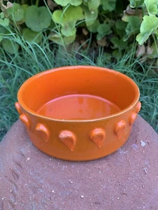 Italian Mid Century Modern Orange Bowl 1960’s Raised Year Drop Pattern 6,75” - Picture 1 of 3