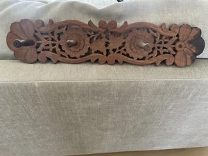 Hand Carved Wooden Peg Wall Coat Rack Natural Wood Botanical Plant 20x4.5 Floral - Picture 1 of 11