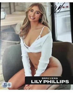Lily Phillips Signed 8x10 Promo Photo Beckett BAS COA Autograph - Picture 1 of 1