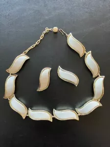 Set collana girocollo e orecchini clip bigiotteria vintage - senza marchio - Foto 1 di 8